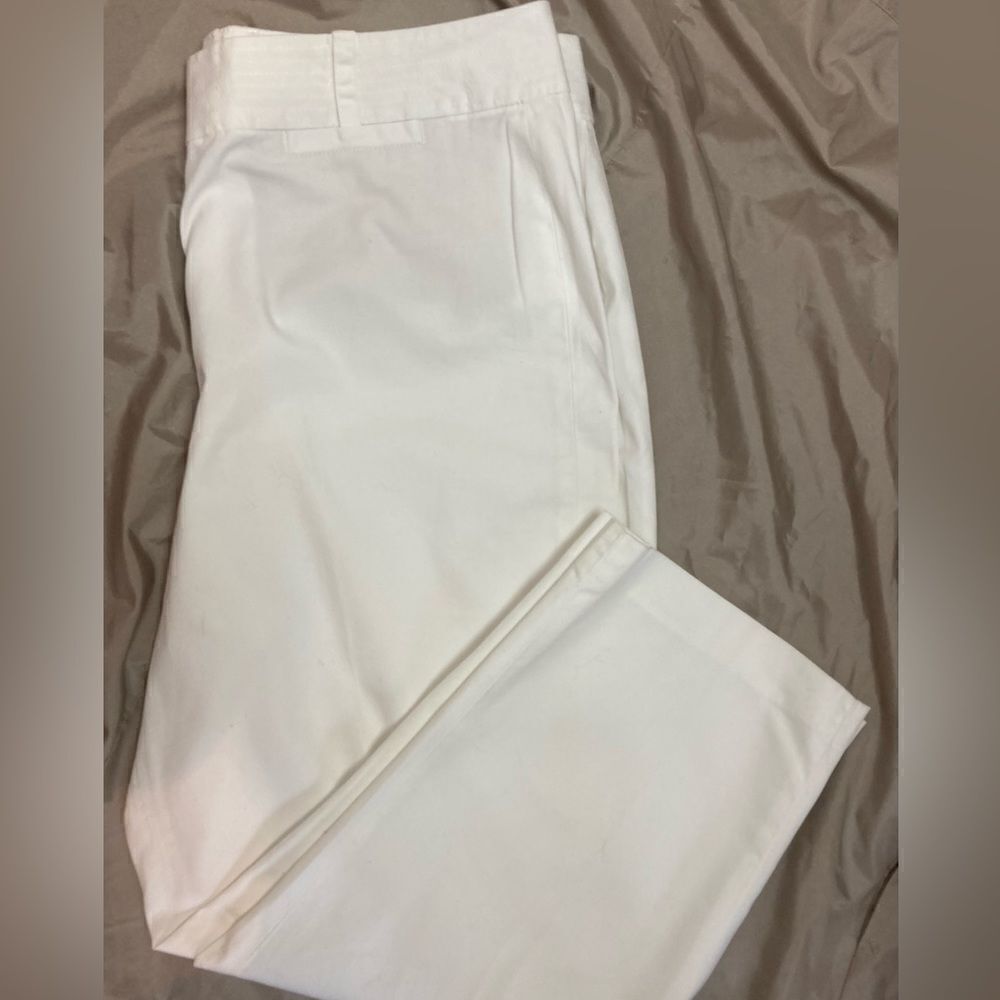 Talbots White cropped Capri stretch chinos w/ belt loops
